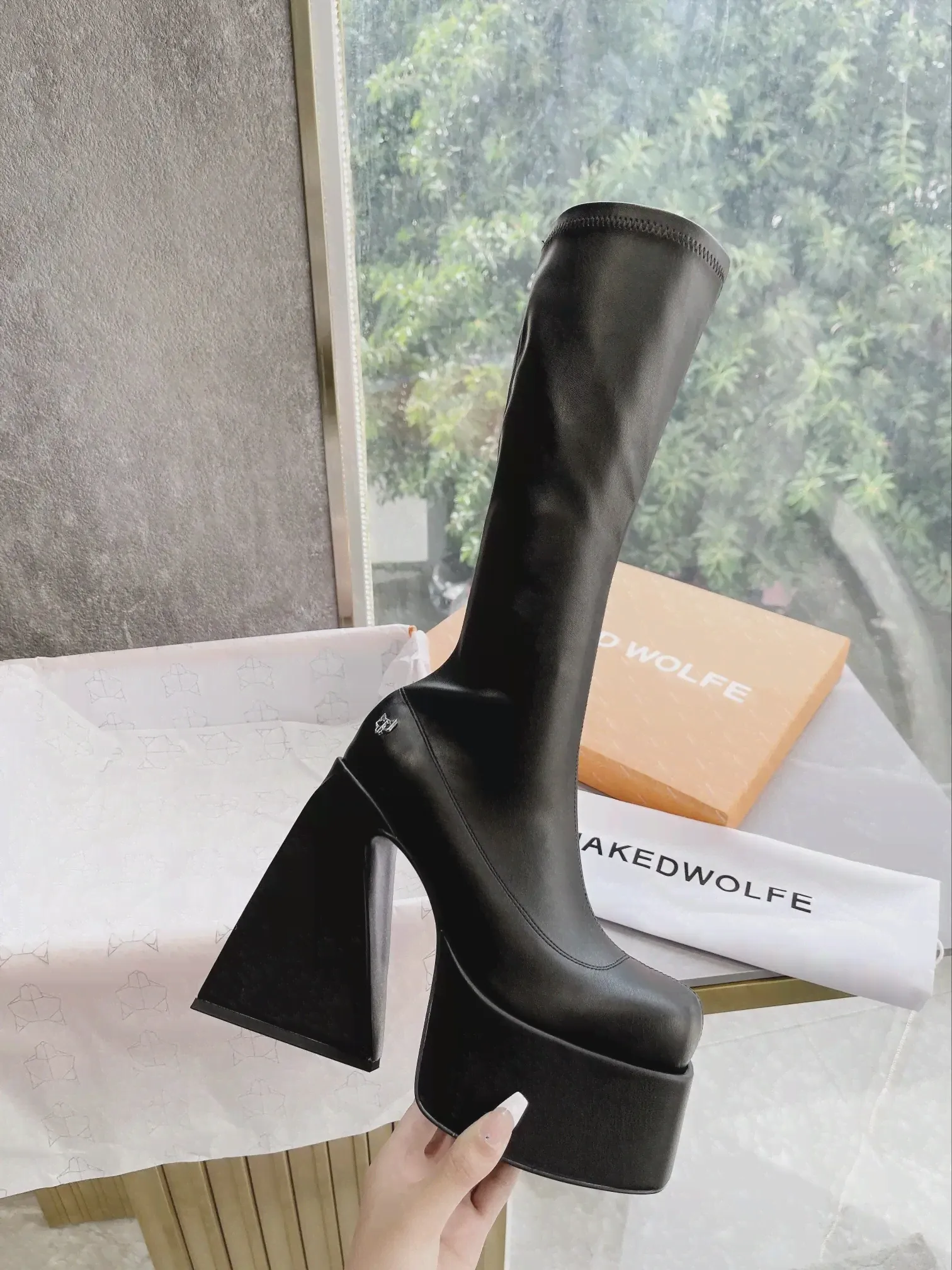 Женская обувь Naked Fashion Wolfe Spice, черные эластичные сапоги до колена, брендовые сапоги Vipol 9992308301403 на платформе с логотипом (art.: 3920c313332f6)-3