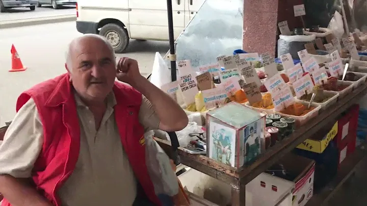 Резо с грузинского рынка в Кобулети про аджику, сванскую соль и другие грузинские специи